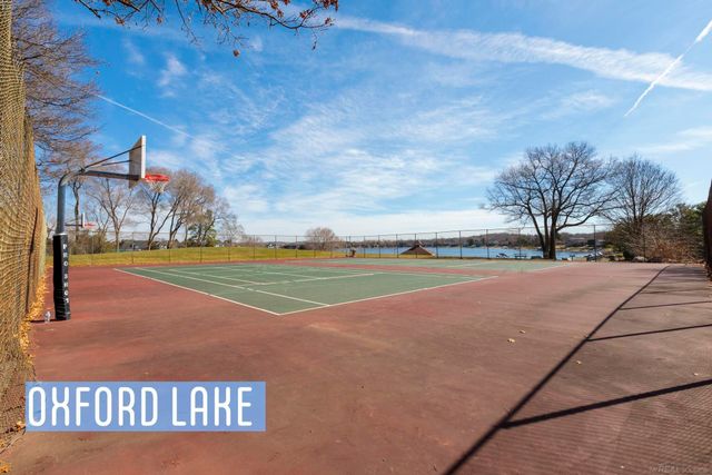 565 Lakes Edge Drive, Oxford, MI 48371