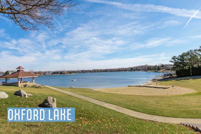 565 Lakes Edge Drive, Oxford, MI 48371