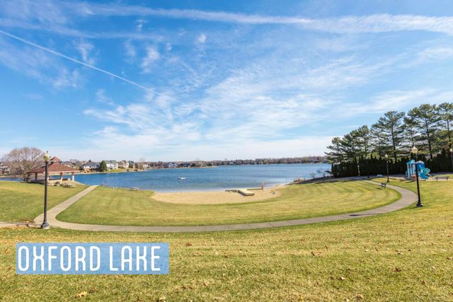 565 Lakes Edge Drive, Oxford, MI 48371