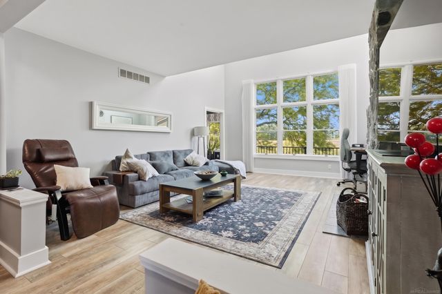 565 Lakes Edge Drive, Oxford, MI 48371