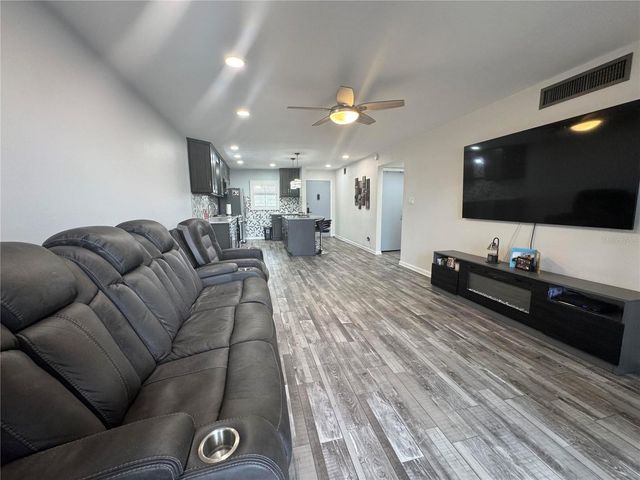 11485 OAKHURST ROAD -211, Largo, FL 33774