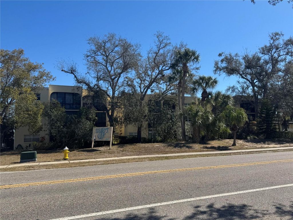 11485 OAKHURST ROAD -211, Largo, FL 33774