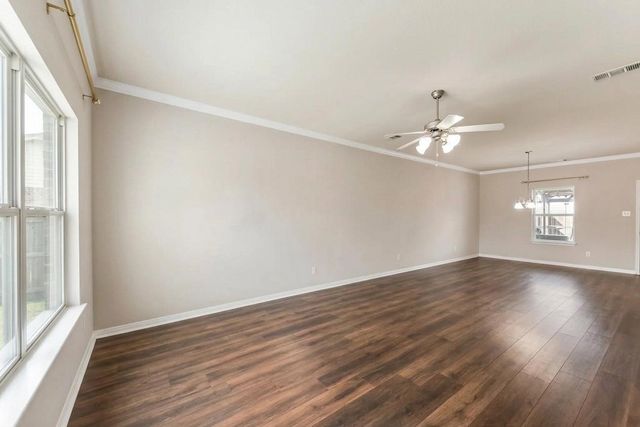 512 Forest Village Circle, La Marque, TX 77568