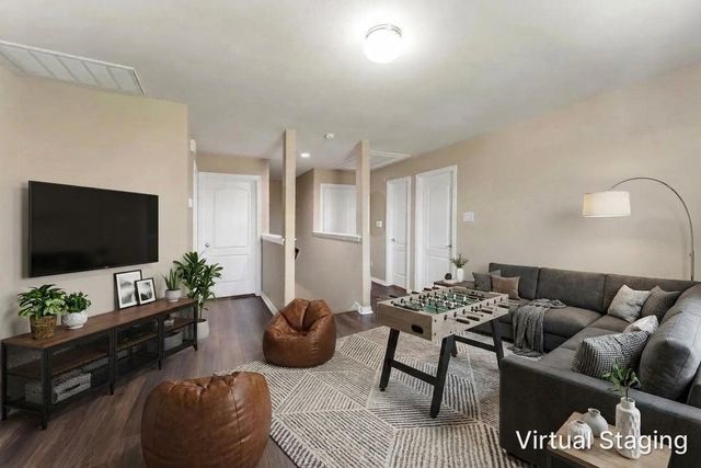 512 Forest Village Circle, La Marque, TX 77568