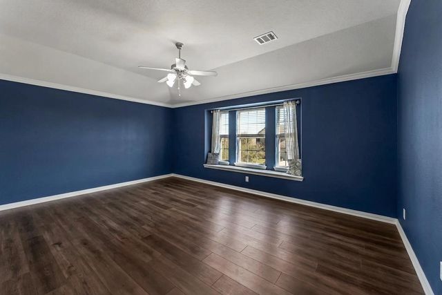 512 Forest Village Circle, La Marque, TX 77568