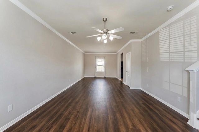 512 Forest Village Circle, La Marque, TX 77568
