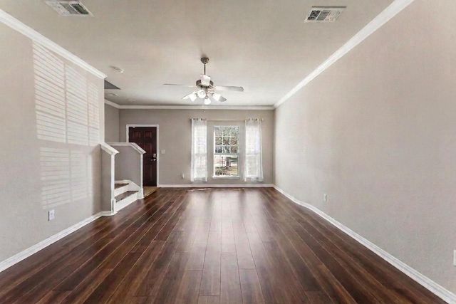 512 Forest Village Circle, La Marque, TX 77568