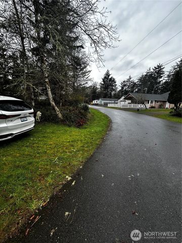 379 Eridani Loop SE, Ocean Shores, WA 98569