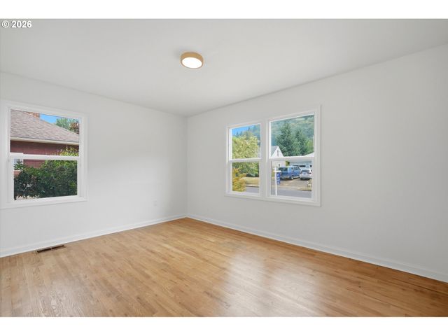3215 Ne 89TH Ave, Portland, OR 97220