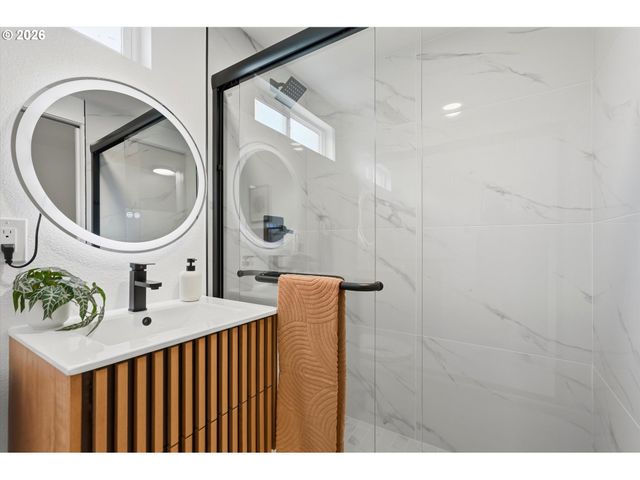 3215 Ne 89TH Ave, Portland, OR 97220