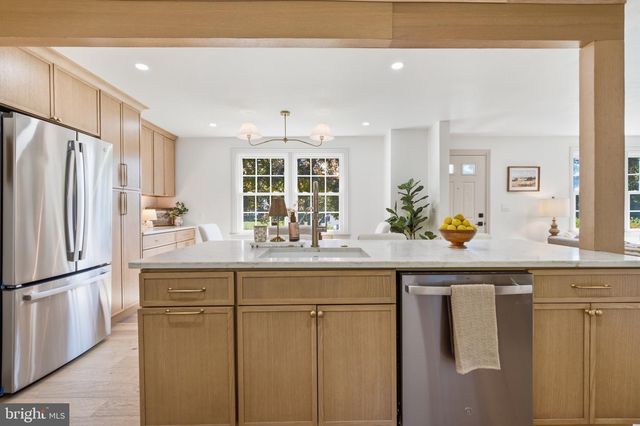 401 TWIN OAKS DR, Havertown, PA 19083
