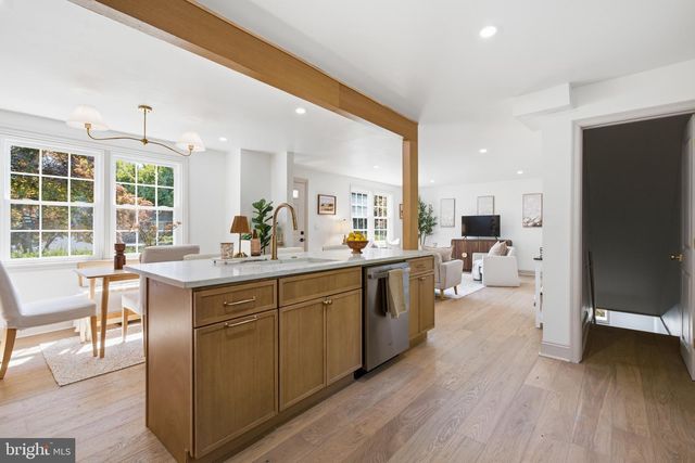 401 TWIN OAKS DR, Havertown, PA 19083