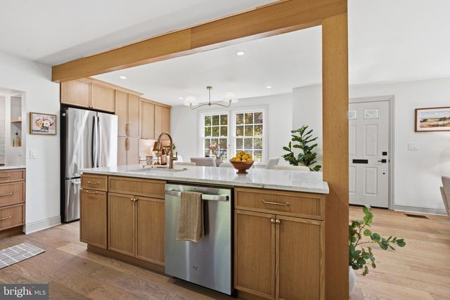 401 TWIN OAKS DR, Havertown, PA 19083
