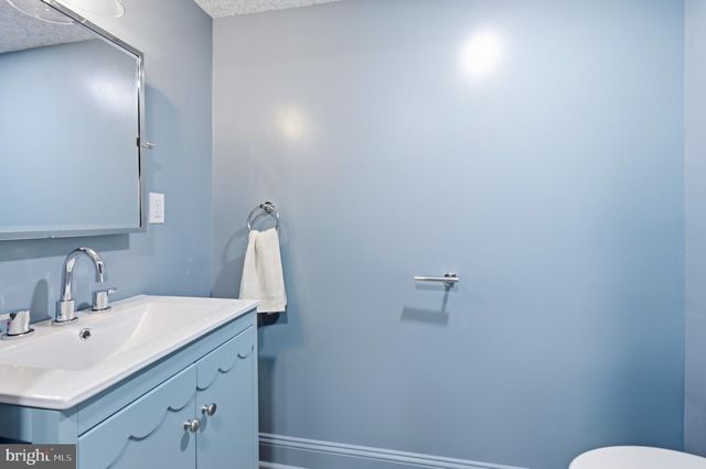 401 TWIN OAKS DR, Havertown, PA 19083