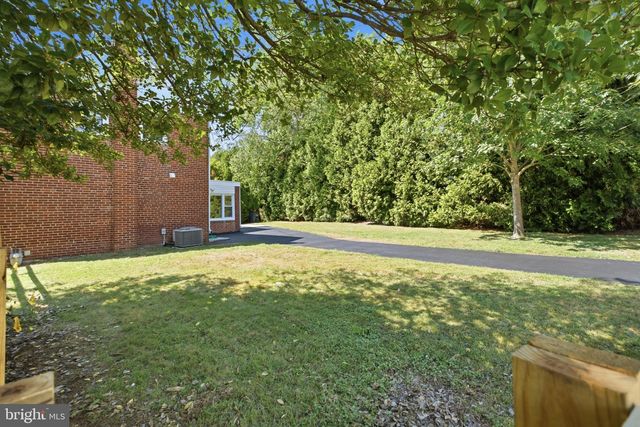 401 TWIN OAKS DR, Havertown, PA 19083