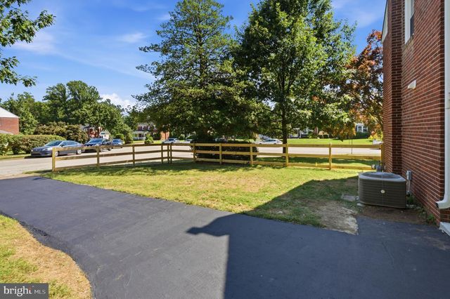 401 TWIN OAKS DR, Havertown, PA 19083