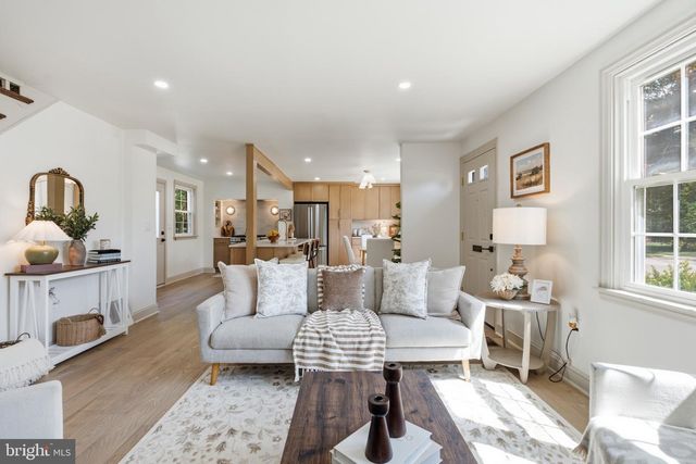 401 TWIN OAKS DR, Havertown, PA 19083