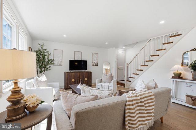 401 TWIN OAKS DR, Havertown, PA 19083