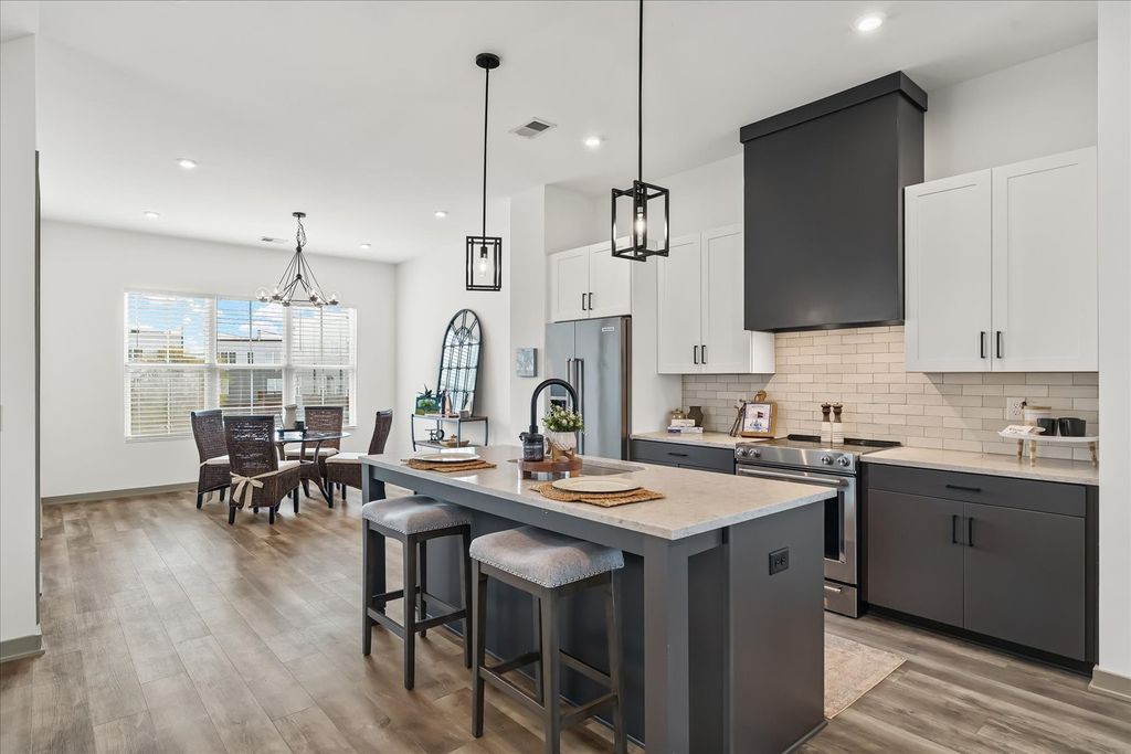 2001 Edison Park Ln, Nashville, TN 37209