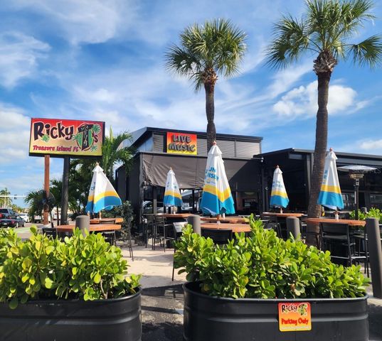 11440 1ST STREET E 6, Treasure Island, FL 33706