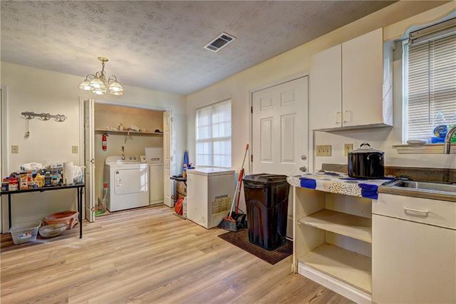 241 E Ash E Street, Social Circle, GA 30025