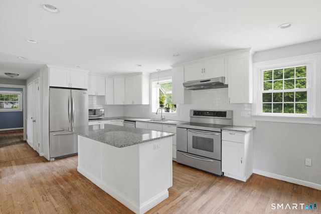 16 Ramblewood Drive, Branford, CT 06405