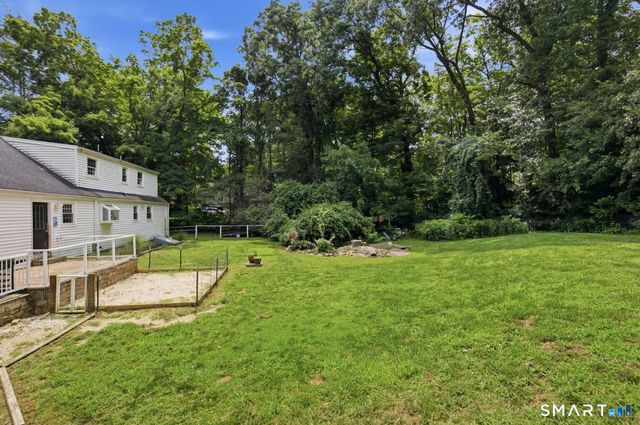 16 Ramblewood Drive, Branford, CT 06405