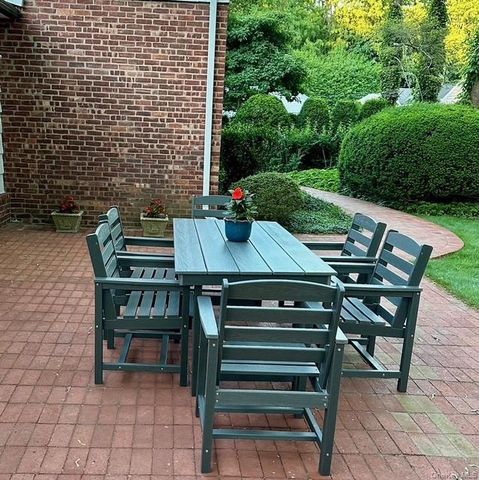 16 Mary Lane, Roslyn Harbor, NY 11548