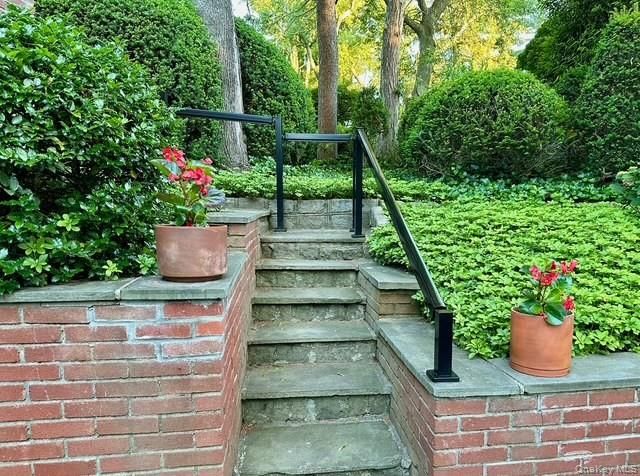 16 Mary Lane, Roslyn Harbor, NY 11548