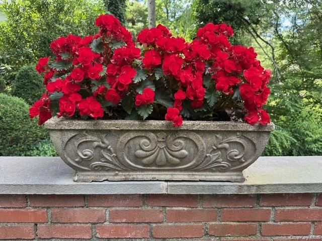 16 Mary Lane, Roslyn Harbor, NY 11548