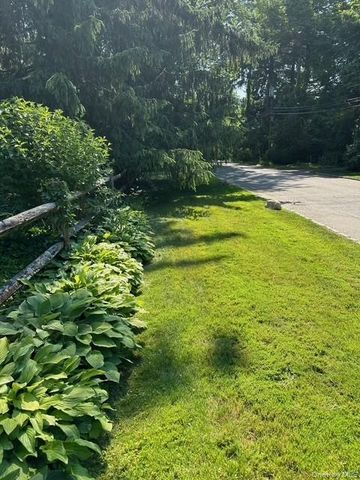 16 Mary Lane, Roslyn Harbor, NY 11548