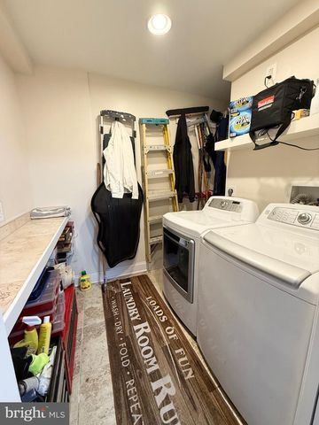 2847 CHABLIS CIR, Woodbridge, VA 22192