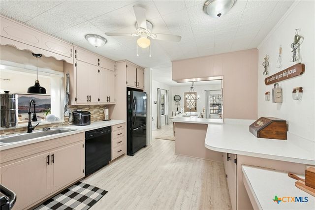 105 S Peach Street, Little River Academy, TX 76554