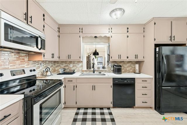 105 S Peach Street, Little River Academy, TX 76554