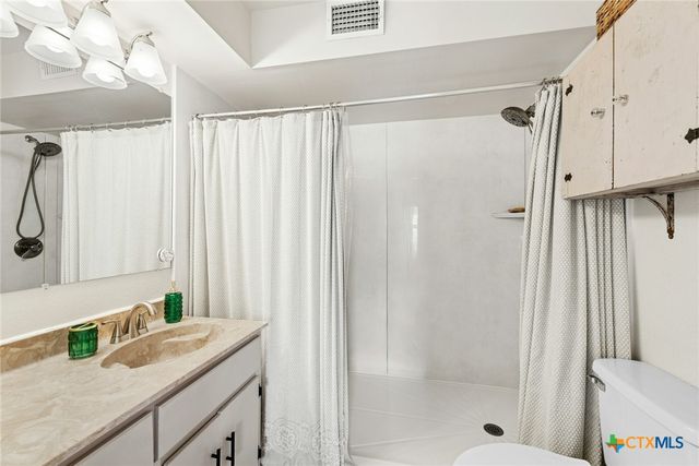 105 S Peach Street, Little River Academy, TX 76554