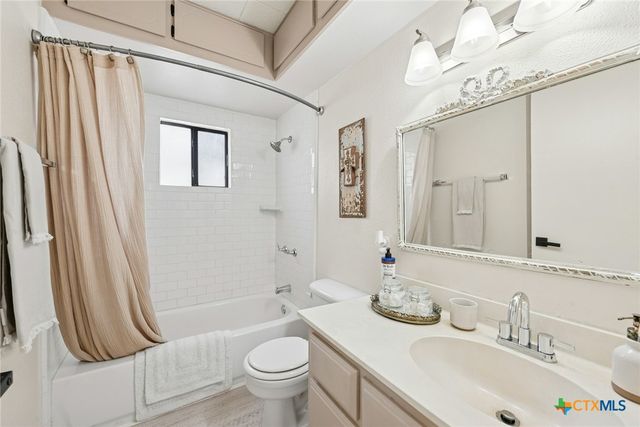 105 S Peach Street, Little River Academy, TX 76554