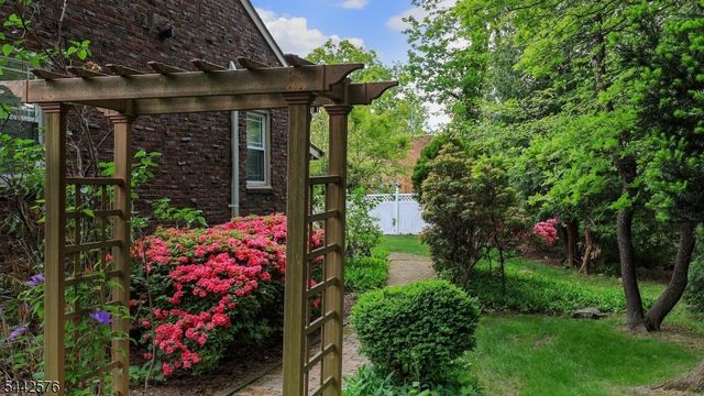 1399 Birch Hill Rd, Mountainside Boro, NJ 07092