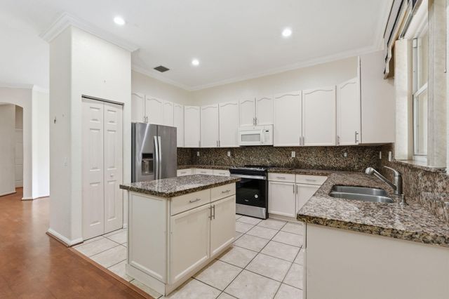 3956 Torres Circle, West Palm Beach, FL 33409