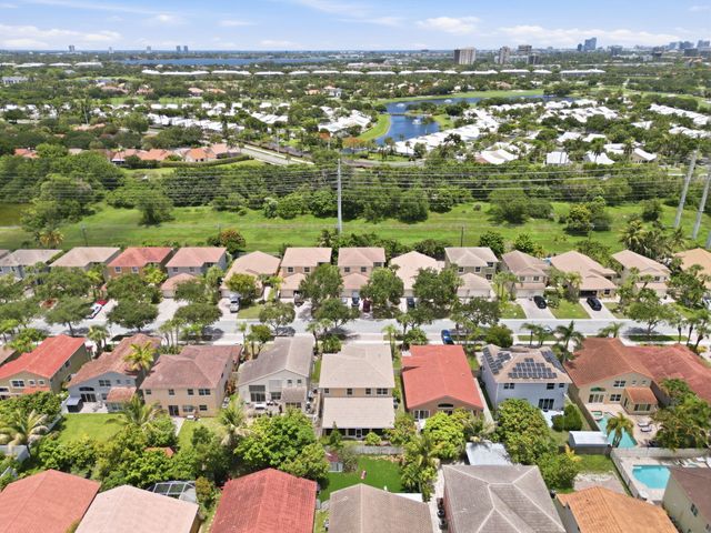 3956 Torres Circle, West Palm Beach, FL 33409