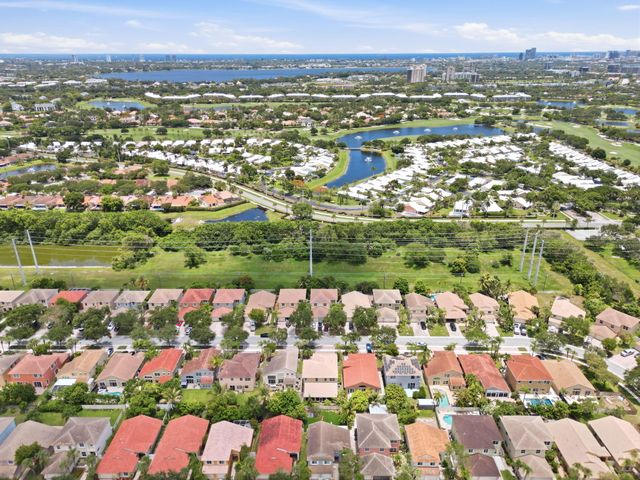 3956 Torres Circle, West Palm Beach, FL 33409