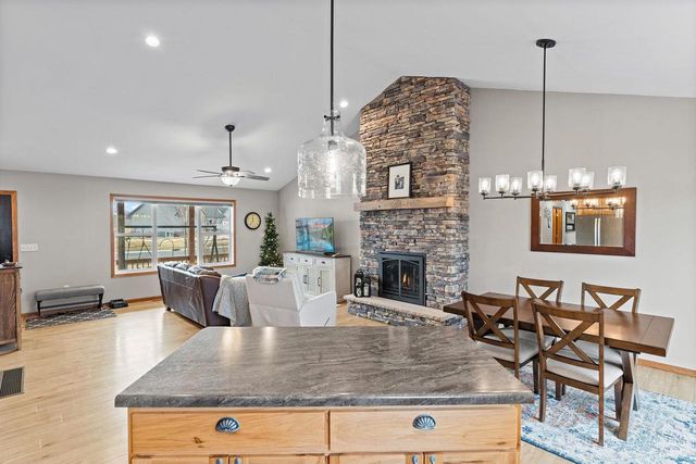 70 Me Me Lane, Reedsburg, WI 53959