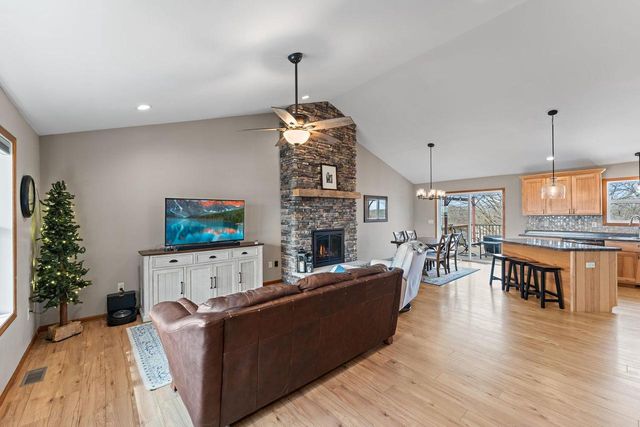 70 Me Me Lane, Reedsburg, WI 53959