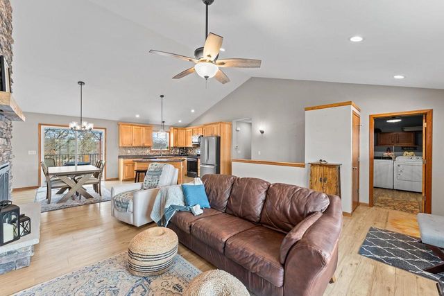 70 Me Me Lane, Reedsburg, WI 53959