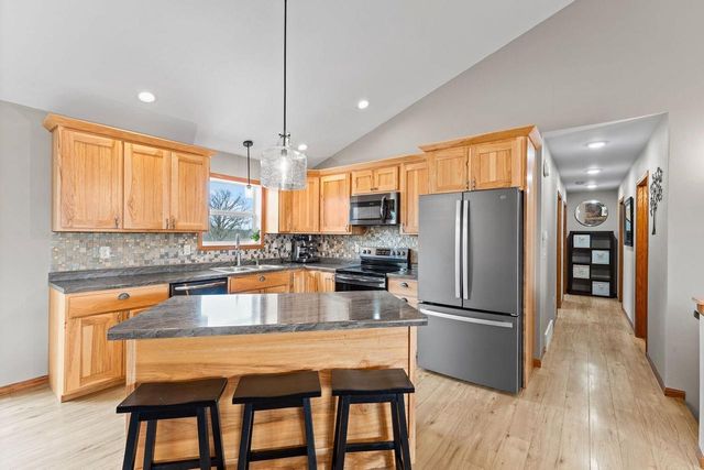 70 Me Me Lane, Reedsburg, WI 53959