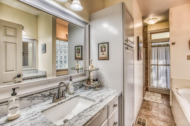 533 Bybee Road, Round Top, TX 78954