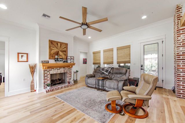 449 Glenwild Dr, Thibodaux, LA 70301