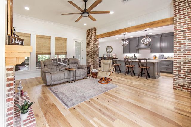 449 Glenwild Dr, Thibodaux, LA 70301