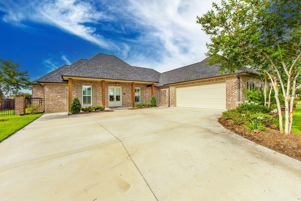 449 Glenwild Dr, Thibodaux, LA 70301