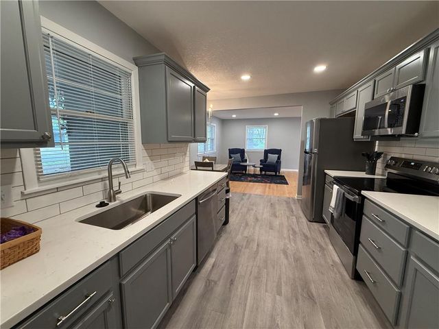 6100 Englewood Avenue, Raytown, MO 64133