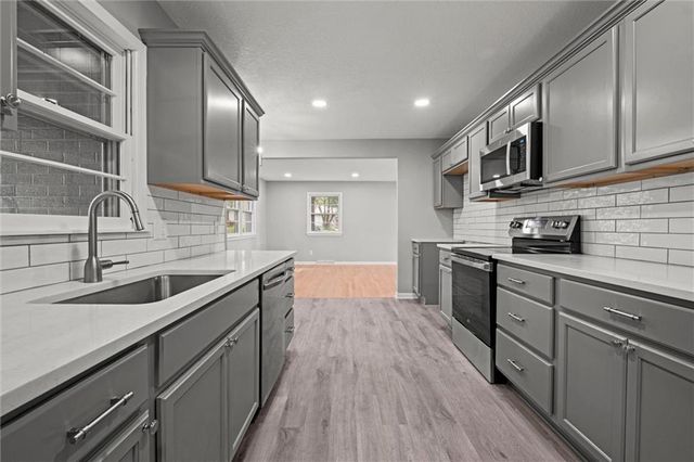 6100 Englewood Avenue, Raytown, MO 64133